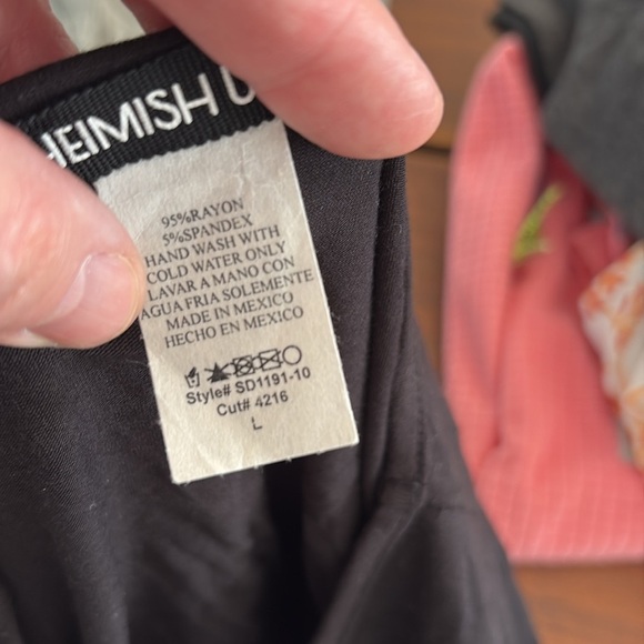 Women’s Long Sleeve Color Block Tunic Blouse – Size L – Black, Red, Leopard Prin - Picture 8 of 9